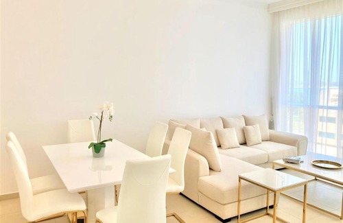 Dubai Marina Apartment | Luxurious stay at the Walk JBR