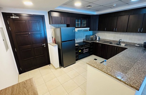 Business Bay Apartment | Luxurious Stunning Home in Sky Just 15 minutes to Burj Khalifa and Dubai Mall