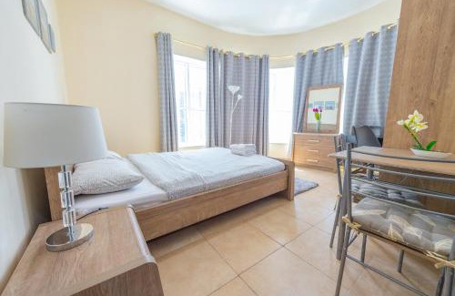 Jumeirah Lake Towers Apartment | Luxury Escapes - Modern Budget studio with balcony in JLT!