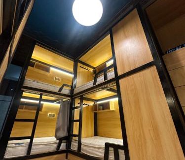 Al Satwa House | Luxury Hostel Bedspace in Downtown Near Emirates Towers Metro