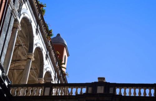 Montecalvario House | Maison Des Fleurs