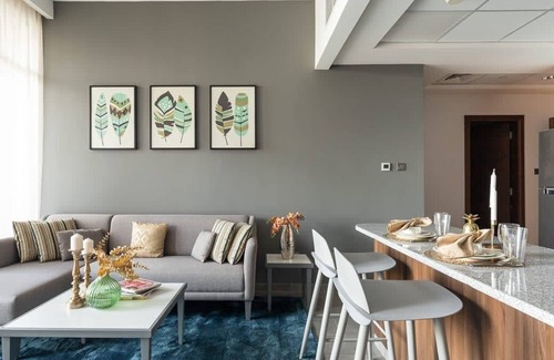 Dubai Marina Apartment | Modern 1BR Apartment with Marina Views!