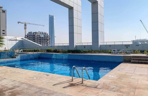 Jumeirah Lake Towers Apartment | Modern 1BR Haven w City Views in JLT