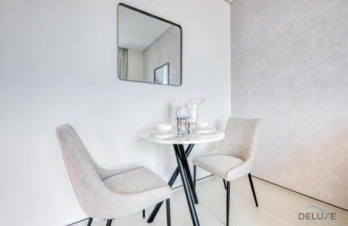 Dubai Marina Apartment | Modern 1BR Oasis in Prime Location, Book Now by Deluxe Holiday Homes
