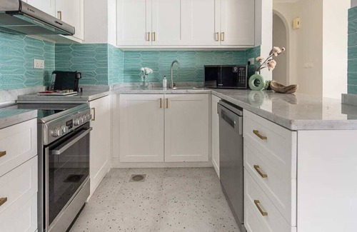 Dubai Marina Apartment | Modern 2BR Apt with Stunning Marina Views!
