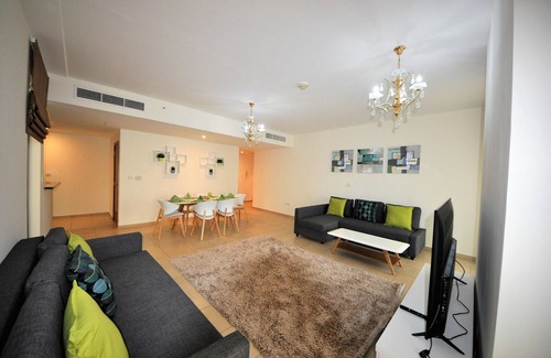 Dubai Marina Apartment | Modern and cosy apartment next to the beach