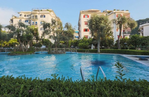 Sorrento Historic Centre Apartment | Modern Apartment with Terrace, Swimming Pool&Tennis