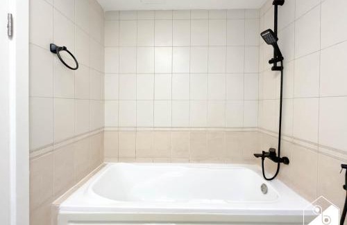 Jumeirah Village Circle Apartment | Modern Duplex JVC l Balcony Jacuzzi, Pool & Gym