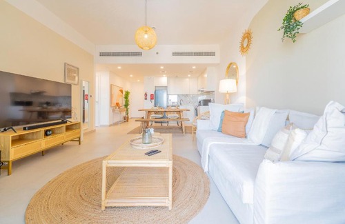 Umm Suqeim 3 Apartment | Monty Holiday Home - Beach Life Boho 1BR with Burj Al Arab View