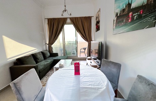 Jumeirah Lake Towers Apartment | n1-Bedroom Haven with Mesmerizing City Views, 2 minutes from DMCC Metro.