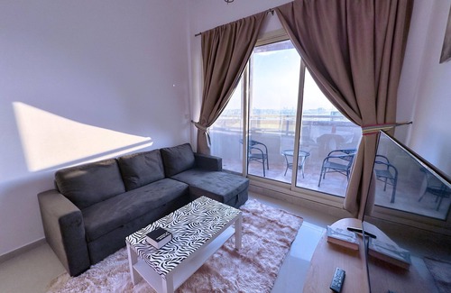Jumeirah Lake Towers Apartment | n1-Bedroom Haven with Mesmerizing City Views, 2 minutes from DMCC Metro.