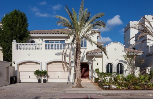 Palm Jumeirah Villa | Nasma Luxury Stays - Frond M, Palm Jumeirah