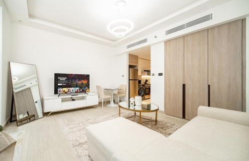 Jumeirah Lake Towers Apartment | Near Metro & Free Baby Gear - Spacious JLT Studio