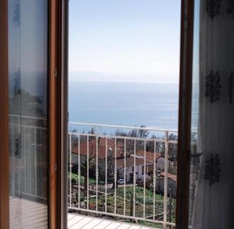 San Lazzaro House | Nel blu dipinto di blu