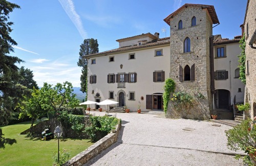 Capolona Apartment | Nice apartment for 2 guests with pool, WIFI, TV, panoramic view and parking, close to Arezzo