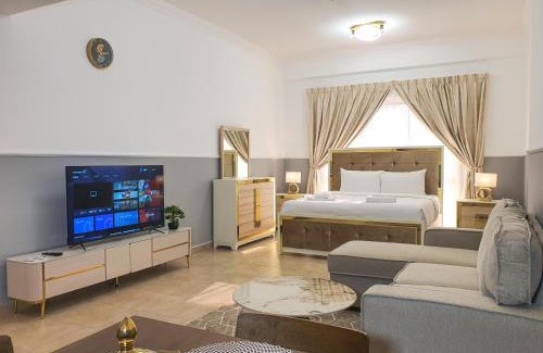 Dubai Sports City House | On Canal Walk Large Apartment Close Kitchen