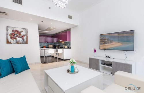Dubai Marina Apartment | One Bedroom Apartment in Cayan Tower by Deluxe Holiday Homes