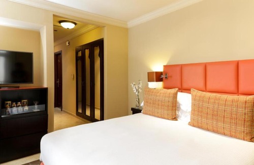 Dubai Media City Apartment | One Bedroom Suite With City View In Media City By Luxury Bookings
