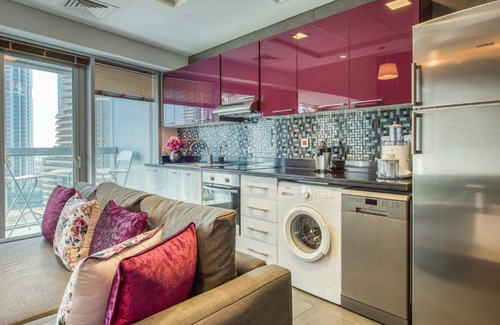 Dubai Marina Apartment | Outstanding Apartment at the Cayan Tower by Deluxe Holiday Homes