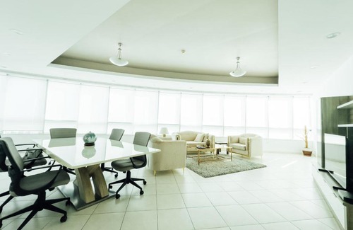 Dubai Marina Hostel | Over the Horizon