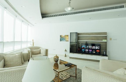 Dubai Marina Hostel | Over the Horizon