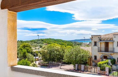 Case Peschiera-Lu Fraili House | Pet-Friendly Holiday Home Villetta Lu Fraili with Terrace
