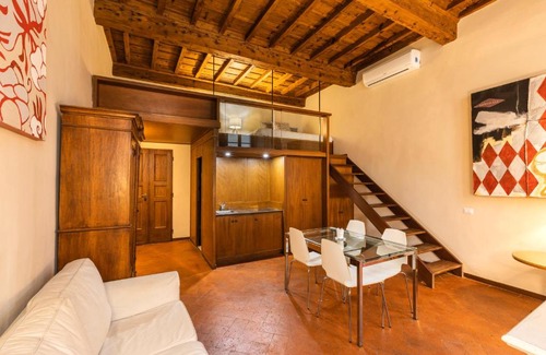 Oltrarno Apartment | Ponte Vecchio & Maggio Jewel Loft