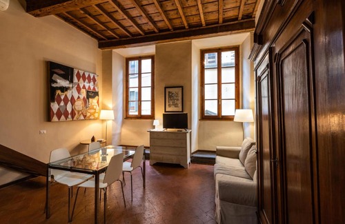 Oltrarno Apartment | Ponte Vecchio & Maggio Jewel Loft