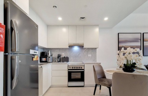 Umm Suqeim 3 Apartment | Primestay- Luxury 1BR near Burj Al Arab and Souk Madinat