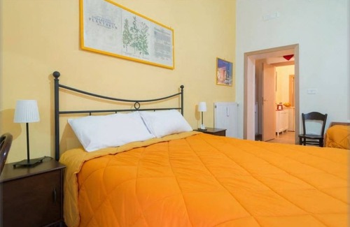 Quartieri Spagnoli Resort | Private room ∙ 4 guests