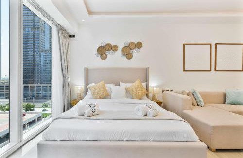 Jumeirah Lake Towers Apartment | PVH - Chic Furnished Studio - Me Do Re