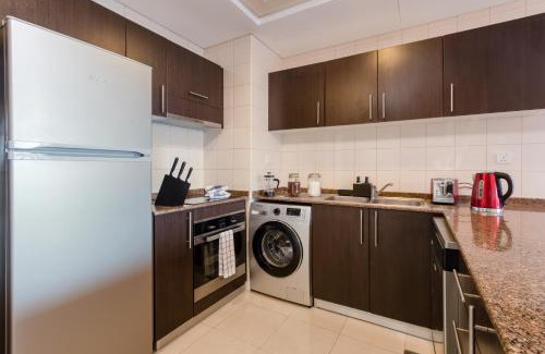Dubai Marina Apartment | Quintessential Quarters - Breathtaking 29th Floor Views
