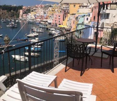 Procida Apartment | RESIDENZA MENA marina CORRICELLA