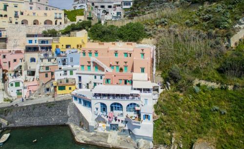 Procida Apartment | RESIDENZA MENA marina CORRICELLA
