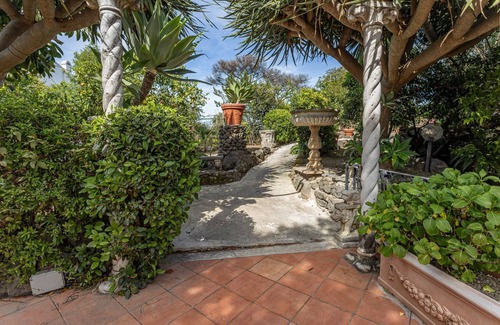 Ischia Porto Villa | Right in the center of Ischia, the ideal villa for comfortable exclusive vacations