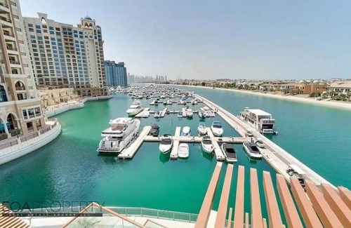 Palm Jumeirah Apartment | Sea Views on the Palm Jumeirah entire Studio
