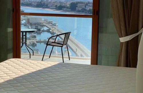 Palm Jumeirah Apartment | Sea Views on the Palm Jumeirah entire Studio