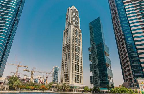 Jumeirah Lake Towers Apartment | Silk Valley - Luxury 1B near Serene Lakes