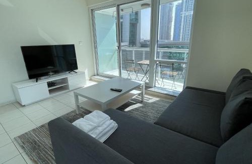 Jumeirah Lake Towers Apartment | Spacious 1 Bedroom Apartment in JLT