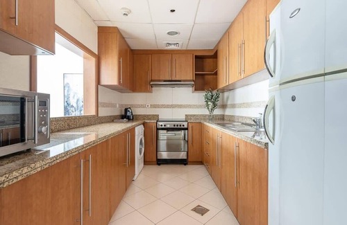 Jumeirah Lake Towers Apartment | Spacious 1BR Apartment in JLT - Sleeps 4