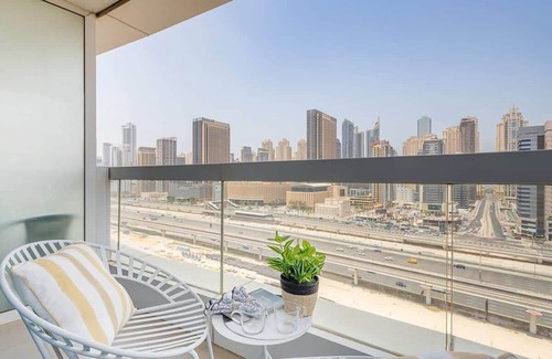 Jumeirah Lake Towers Apartment | Spacious 1BR Apartment in JLT - Sleeps 4