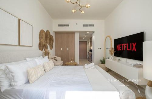Nad Al Sheba Apartment | Spacious Boho Studio Pool View