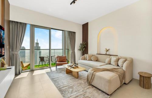 Downtown Dubai Apartment | Spacious, Modern Chic 2 BDR Apartment in Prime Downtown Location