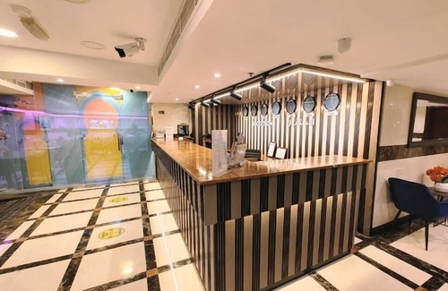 Al Muraqqabat Apartment | Standard King Or Twin Room Near Al Bassam Centre