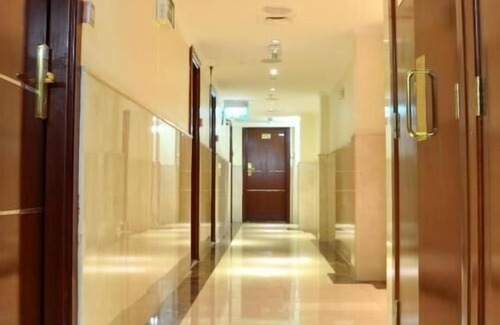 Al Muraqqabat Apartment | Standard King Or Twin Room Near Al Bassam Centre