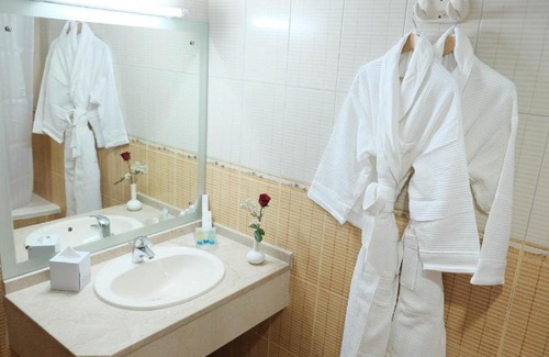 Al Mankhool Apartment | Standard one Bedroom Apartment Near ADCB Metro By Luxury Bookings