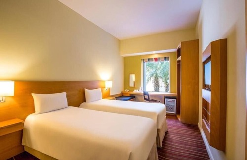 Al Barsha 1 Apartment | Standard Room Near Mall of Emirates
