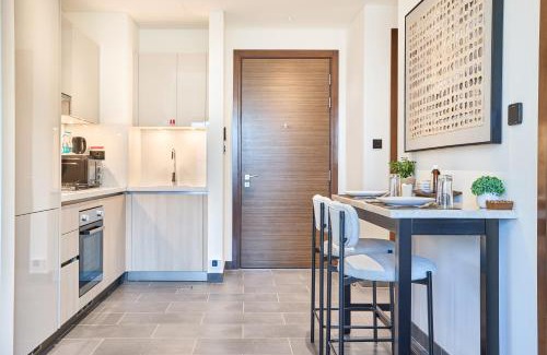 Nad Al Sheba Apartment | STAY BY LATINEM Luxury 1BR Holiday Home CB 607 Near Burj Khalifa