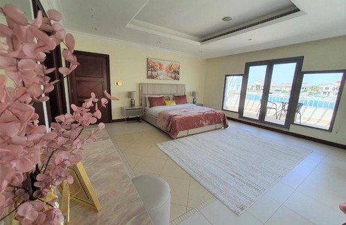 Palm Jumeirah Villa | Stay Here Holiday Homes - Palm Jumeirah Beachfront Villa 5 bedroom with private pool