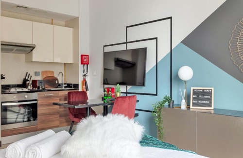 Dubai Marina Apartment | Stella Stays Bright Studio Dubai JBR Beach Netflix